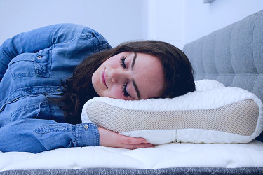 SpineAlign Pillow Review (2023) - Top Qualities | Sleepopolis